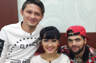 Foto Diego Michiels Cium Leher Julia Perez Hebohkan Netter