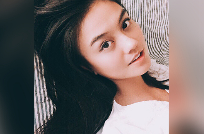 Puas dengan Bentuk Tubuh, Agnes Monica Pamer Pantat Seksi di Toilet
