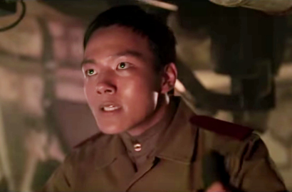 Ups, Yeo Jin Goo Hampir Kena Peluru di Trailer Film 'Western Front'