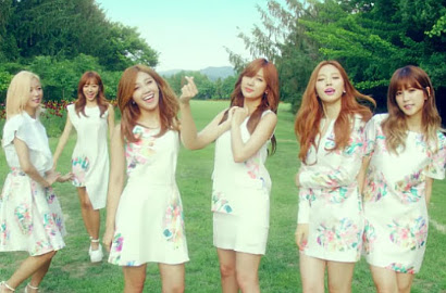 A Pink Tampil Cantik Bagai Malaikat Bunga di MV 'Petal'
