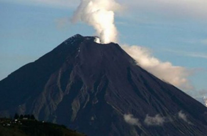 Erupsi Gunung Raung Bikin Penerbangan Internasional Tujuan Bali Dibatalkan