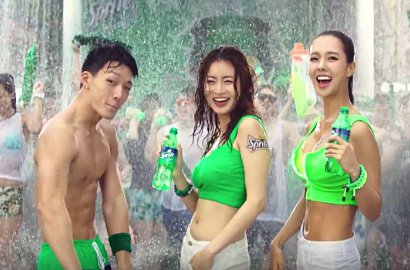 Seksinya Kang Sora dan Bobby iKON Mandi Sprite di Video Iklan Baru