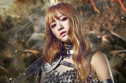 Jadi Model 'Clash of Kings', Hani EXID Super Seksi Pakai Baju Gladiator