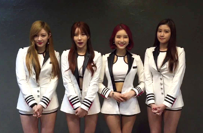 Bikin Khawatir, Girlband Baru Ini Manggung dengan Kaki Penuh Memar