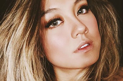 Agnes Monica Makin Seksi dan Dikelilingi Pria Tampan