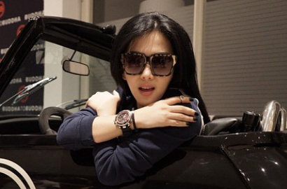 Syahrini Dicium Pipinya oleh 'Brondong', Siapa?