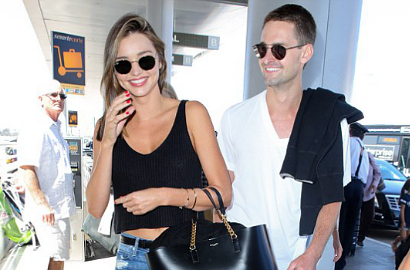 Miranda Kerr Pamer Kemesraan dengan Bos Snapchat di Tempat Umum