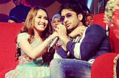 Tangan Ayu Ting Ting Dilukis Henna, Fans Goda Bakal Dilamar Shaheer Sheikh