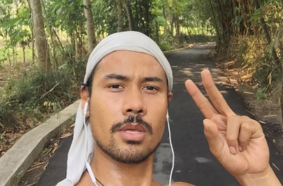 Intip Penampilan Chico Jericho Jadi Tukang Pos di 'Surat Cinta Untuk Kartini'