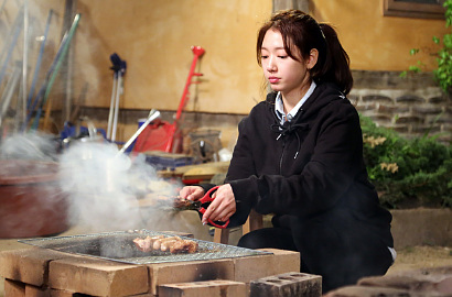 Hore, Park Shin Hye Akan Nongol Lagi di 'Three Meals a Day' Taecyeon