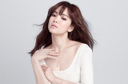 Song Hye Kyo Elegan dan Berkelas di Iklan Perhiasan J.Estina