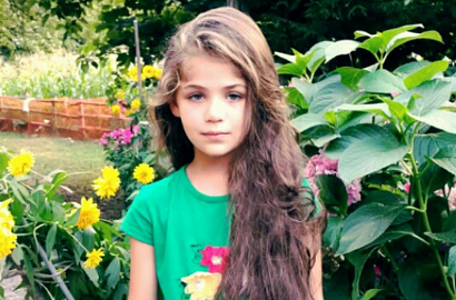 Pamer Tumpukan Naskah, Rambut  Isabella 'Elif' Bikin Fans Salah Fokus