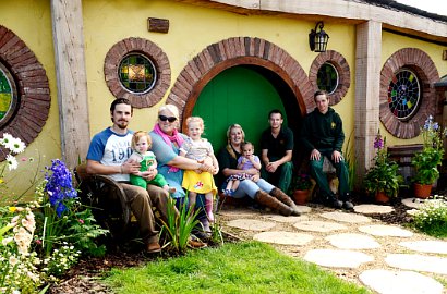 Keluarga Ini Ubah Rumah Jadi Sarang Hobbit di 'Lord of the Rings