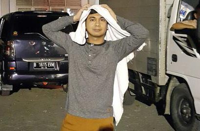 Raditya Dika Pamer Foto Ganteng Tapi Konyol di Lokasi Syuting Film 'Single'