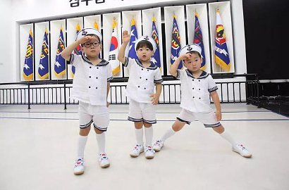 Serunya Song Triplet Berpetualang ke Taman Safari di 'Superman Is Back'