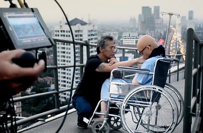 Bikin Haru, Tio Pakusadewo Nangis Peluk Tatjana Saphira di Foto 'I Am Hope'