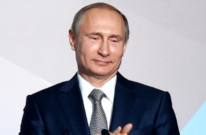 Anehnya Para Burung Bentuk Wajah Presiden Rusia di Langit, Pertanda Buruk?
