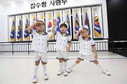 Imutnya Triplet Daehan, Minguk, Manse Rayakan HUT Korea Selatan ke-70