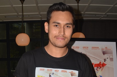 Demi Film 'Negeri Van Oranje', Arifin Putra Belajar Merokok