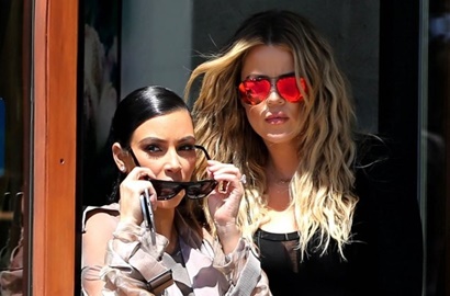 Khloe Pamer Payudara, Perut Buncit Kim Kardashian Kelihatan Pakai Gaun Hitam