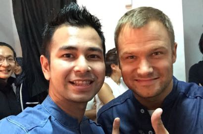 Pakai Baju Koko, Dash Berlin Ucap Selamat Atas Kelahiran Putra Raffi-Nagita