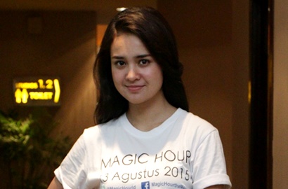 Michelle Zudith Pamer Selfie Bareng Penggemar di Nobar 'Magic Hour'