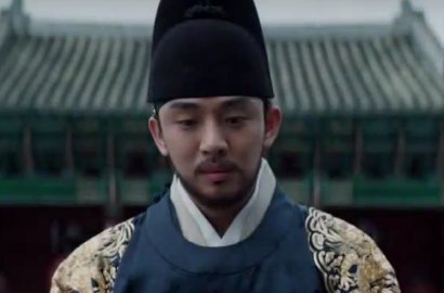 Yoo Ah In Menderita di Trailer Film 'The Throne'