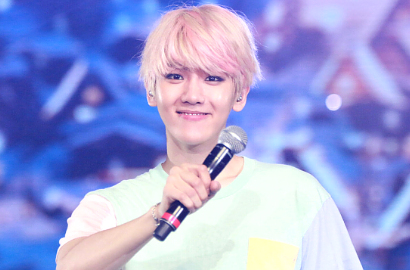 Sapa EXO-L, Baekhyun EXO Pamer Selca Imut dengan Rambut Pink