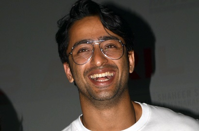 Shaheer Sheikh Pamer Gendong Bayi di Instagram, Bayi Siapa?