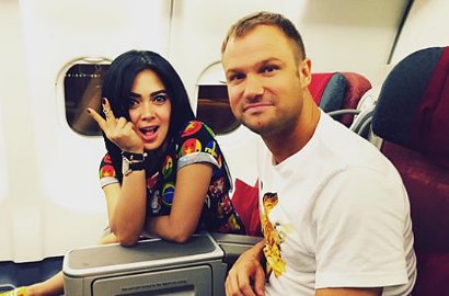 Sering Unggah Foto Mesra, Inilah Status Hubungan Syahrini dan Dash Berlin