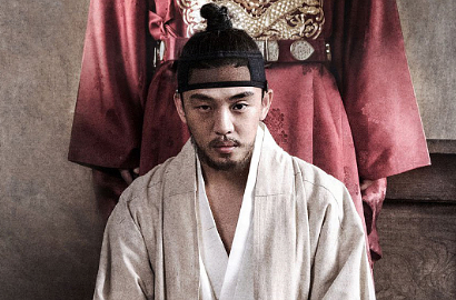 Intip Wajah Super Sendu Yoo Ah In di Poster Karakter 'The Throne'