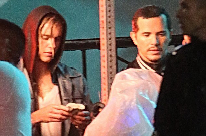 Justin Bieber Mandi Hujan Bareng John Leguizamo di MV 'What Do You Mean?'