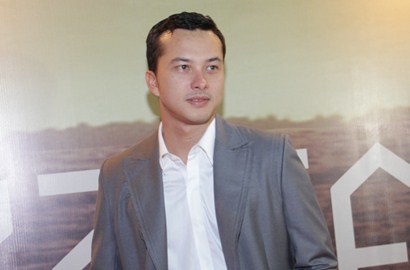 Duh, Nicholas Saputra Iri Tak Ikut Foto Bareng Grup Cinta 'AADC?'