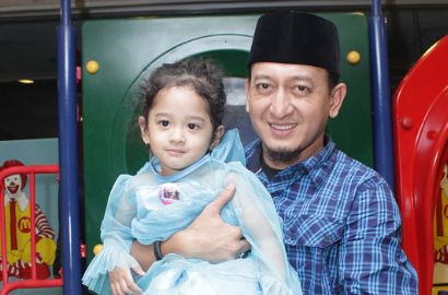 Ultah Anak ke-3, Ustadz Zacky Berikan Hadiah yang Berbeda
