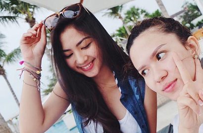 Foto Pamer Belahan Dada Jessica Mila dan Michelle Joan Bikin Gagal Fokus