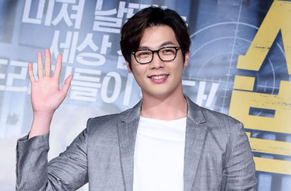 Keceriaan Choi Daniel Bareng Kru Film 'Untouchable Lawmen'