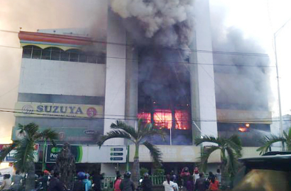 Kebakaran Besar di Gedung Medan Plaza Sulit dan Lama Dipadamkan