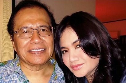 Cornelia Agatha Masih Bungkam Ditanya Foto Mesra dengan Menteri Rizal Ramli