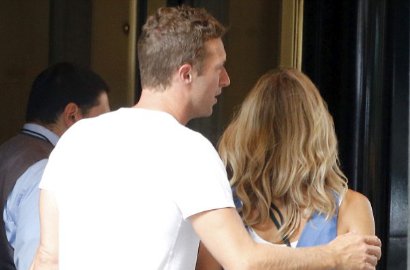 Ini Penampilan Kekasih Cantik Baru Chris Martin?