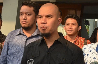 Ahmad Dhani Sindir Ayah Farhat Abbas 'Mantra-Mantrai' Pengacaranya