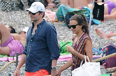 Pakai Bikini, Mantan Cristiano Ronaldo Cium Mesra Bradley Cooper