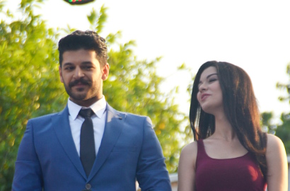 Cium Kening Gulcin Tuncok, Emre Kivilcim Tak Ngaku Pacaran