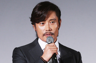 Masuk Daftar Pria Terseksi, Lee Byung Hun Malah Dikritik Netter Habis-Habisan