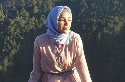 Demi Syuting Acara 'CHDS', Dewi Sandra Tak Risih Dikerubungi Anak Jalanan