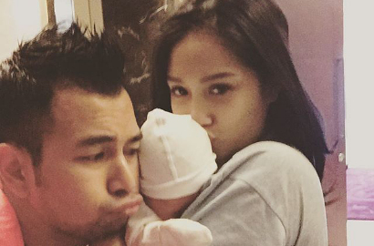 Super Smart, Bayi Raffi Ahmad dan Nagita Lancar Minum Susu Pakai Sendok
