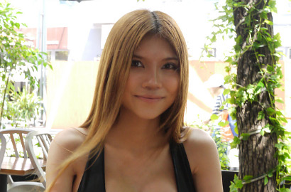 Sangar, Cewek Super Seksi dan Jelita Ini Ternyata Hacker Cerdas