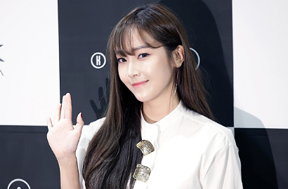 Jessica Jung Umumkan Cabang Baru Bisnisnya Lewat Foto Kasual Tapi Seksi