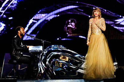 Serunya Duet 'All Of Me' Taylor Swift Bareng John Legend