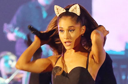 Capek Habis Konser di Jakarta, Ariana Grande Minta Peluk