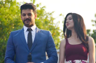 Pemeran Zeynep dan Selim 'Elif' Sibuk Beli Oleh-Oleh Bareng